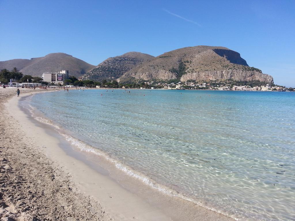 Mondello Suites Feels Like Home المظهر الخارجي الصورة