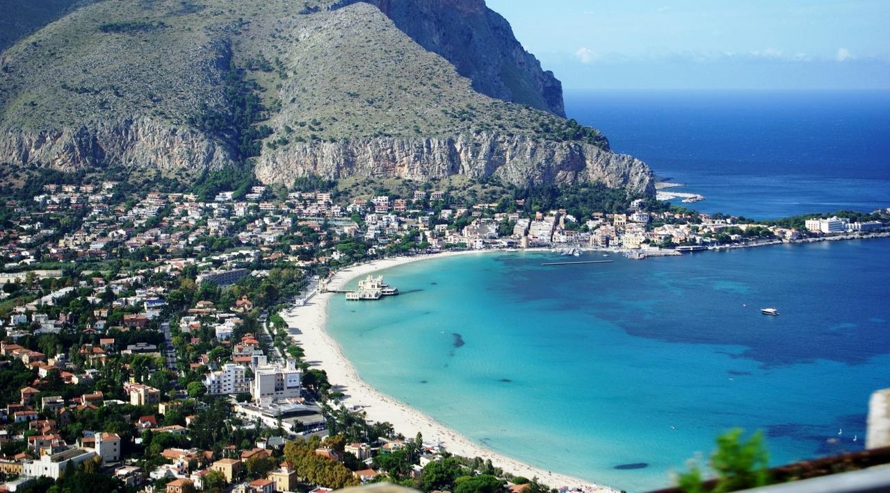 Mondello Suites Feels Like Home المظهر الخارجي الصورة